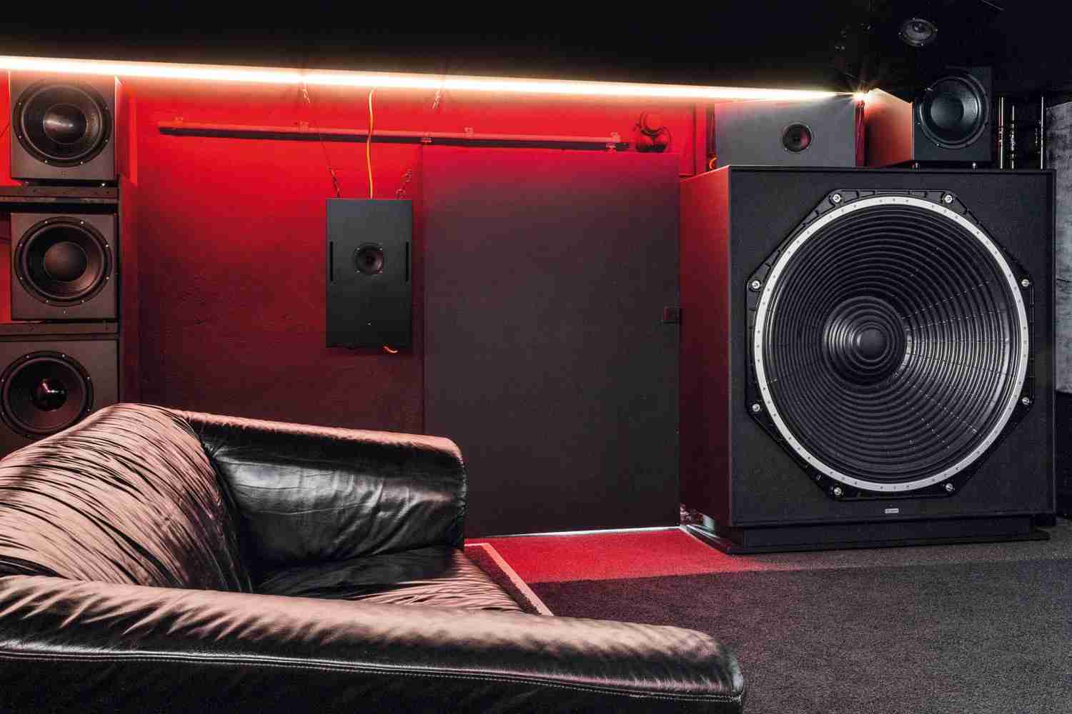 Ratgeber Ascendo-Immersive- Audio-Referenzkino: Professionelles Heimkino von AIA mit 50-Zoll-Subwoofer - News, Bild 7