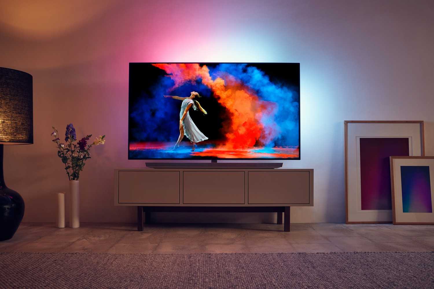 Philips Mit Neuen Oled Fernsehern 900 Nits Und Soundbar Im Fuß 3892