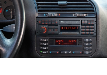 Creasono 1 DIN Autoradio: MP3-Autoradio mit TFT-Farbdisplay und